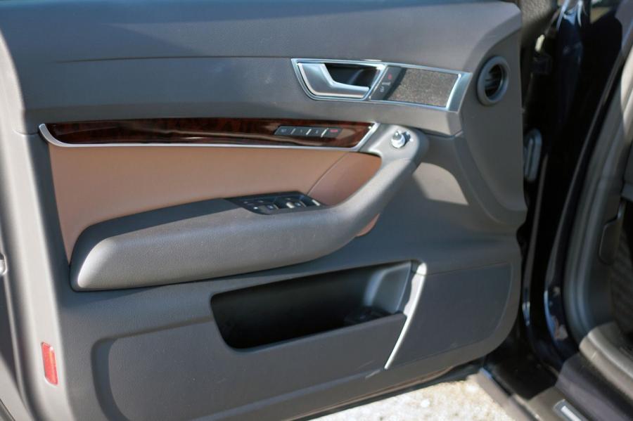 Детали интерьера Audi A6 3.0T Quattro Sedan (4F, C6) 2008 года  (NA) (фото 9 из 34)